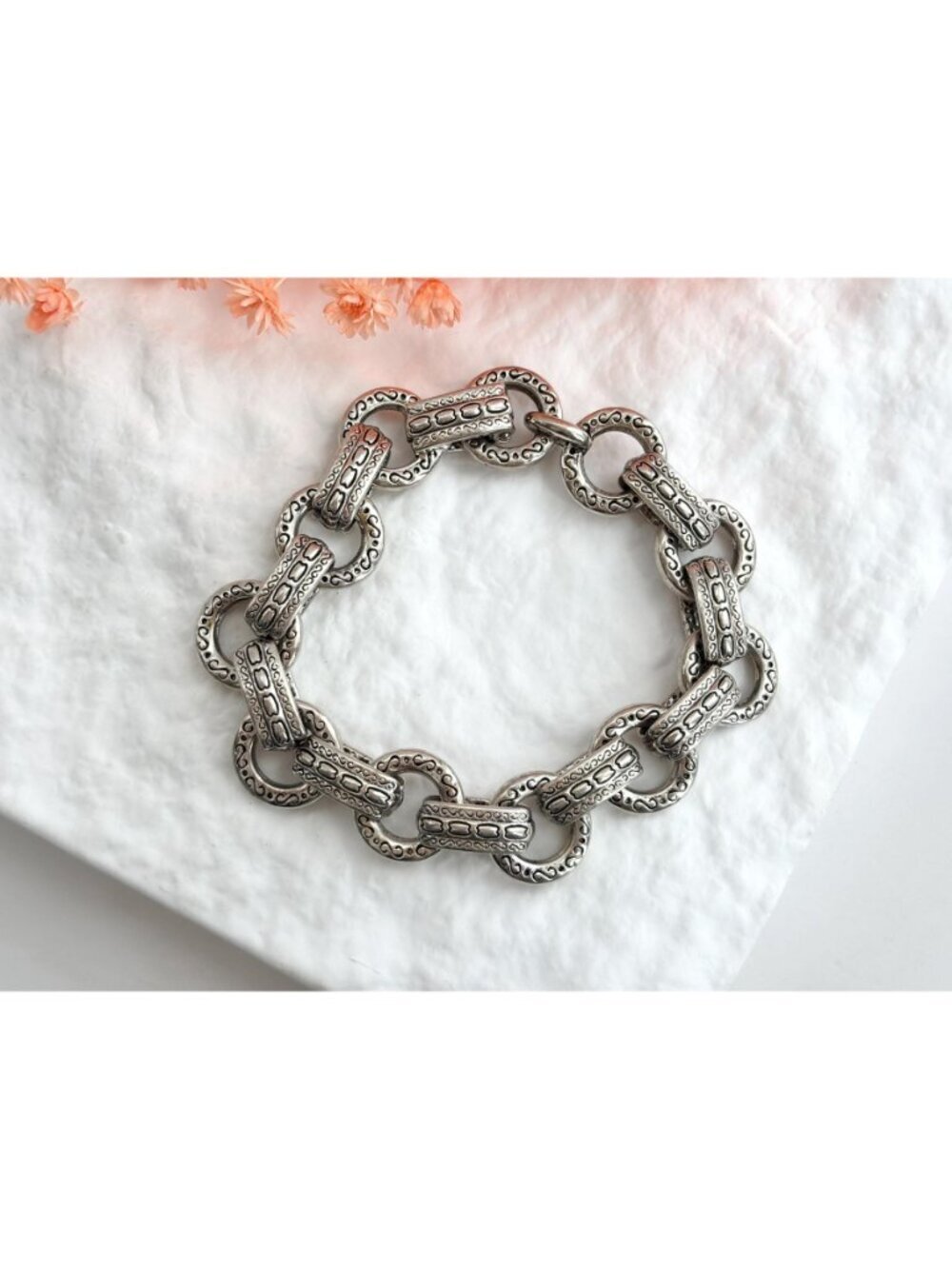 Chainlink Abstract Carved Hinged Magnet Vintage Silver Toned Bracelet - Picture 12 of 16